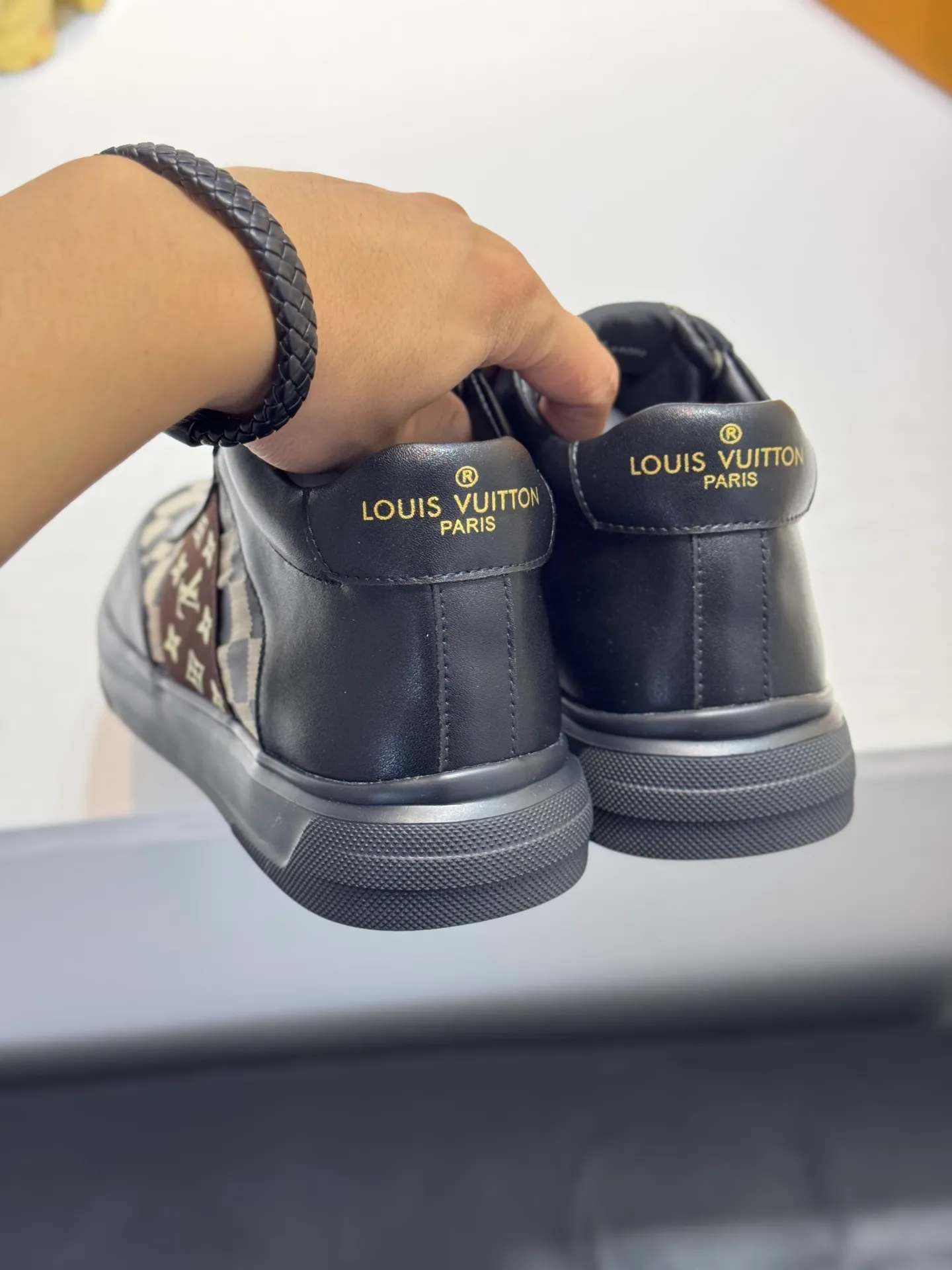 Men's Men's Shoes 💰420 [New Style] 🌂🌂Louis Vuitton😘L Luxurious new men's high-top sports boots, the upper is made of cowhide stitched with Lv plaid, and the style is fashionable. The sheepskin lining is high-end and comfortable, and the original rubber outsole is light and wear-resistant! Purely handmade, details determine quality! Size: 38-44<45 customized
